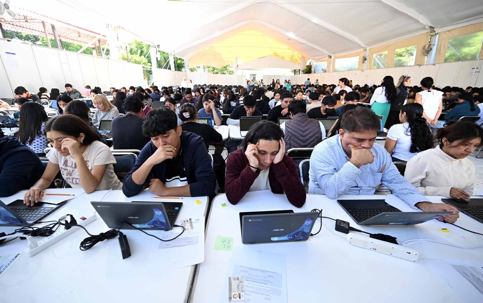 UNAM supervisa examen de control en Oaxaca; rector afirma que busca dar certeza al proceso de admisión