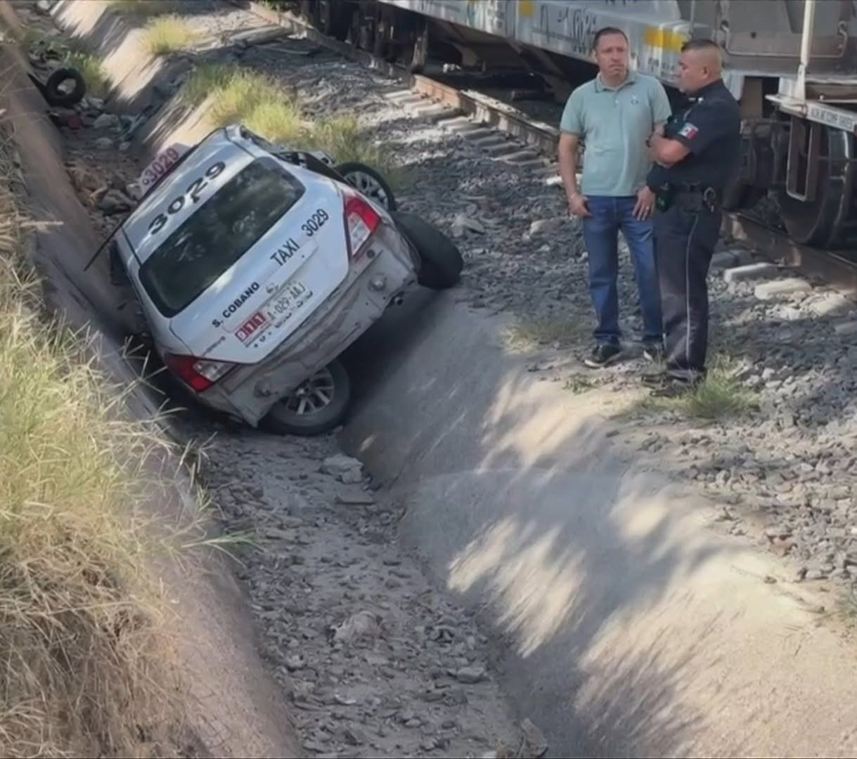 Taxista sobrevive tras ser embestido por un tren en Aguascalientes