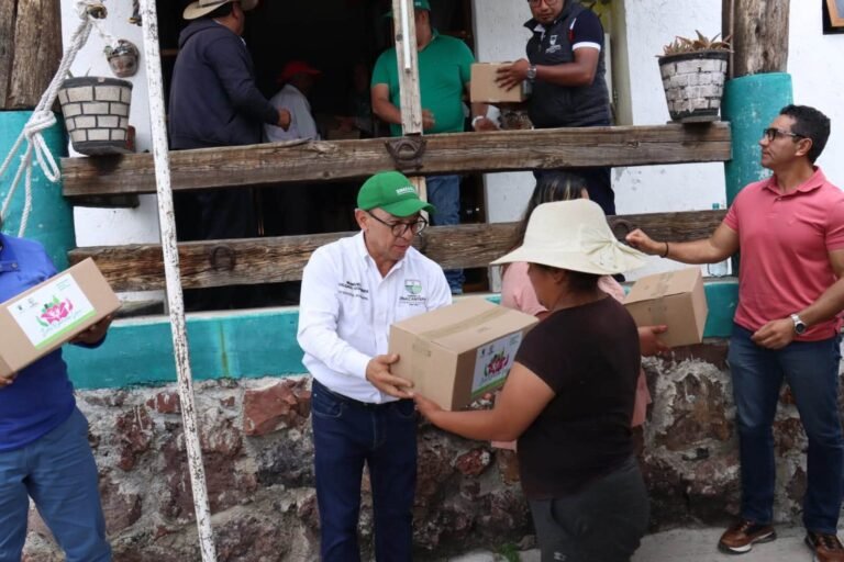 Zinacantepec lleva segunda entrega de apoyos a comunidades de Santa María del Monte