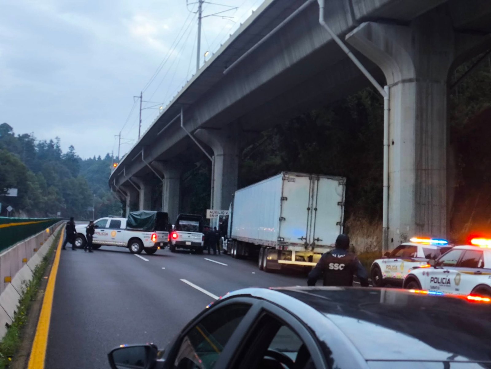 Persecución de un tráiler provoca movilización y cierre parcial en la México-Toluca