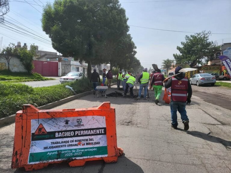 Inician trabajos de bacheo en la carretera Zinacantepec–Almoloya de Juárez