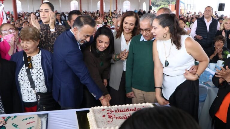 Festejan en Metepec a adultos mayores