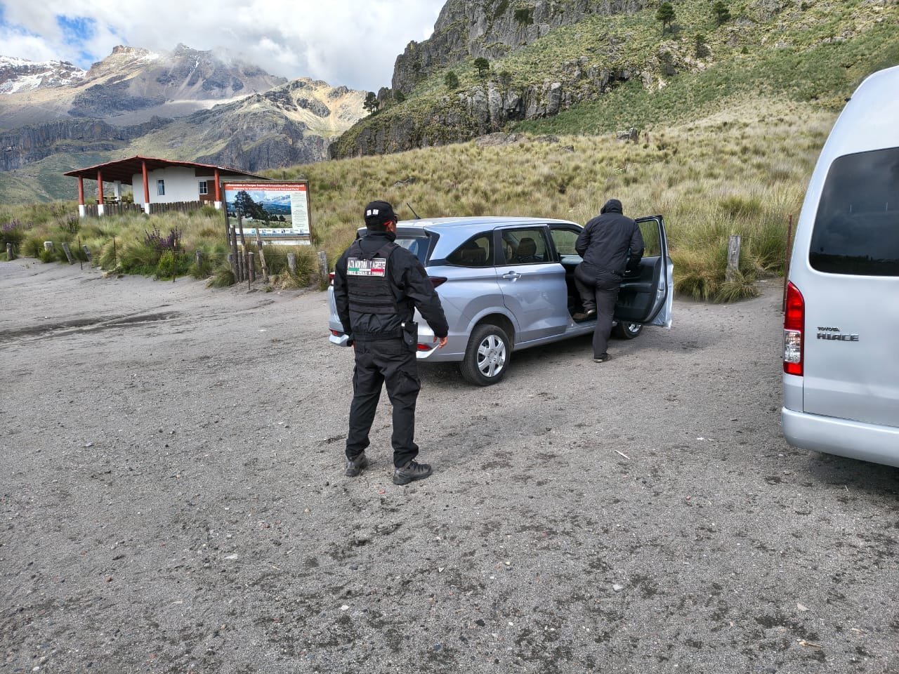 Rescatan a mujer lesionada durante caminata en el Parque Iztaccíhuatl-Popocatépetl