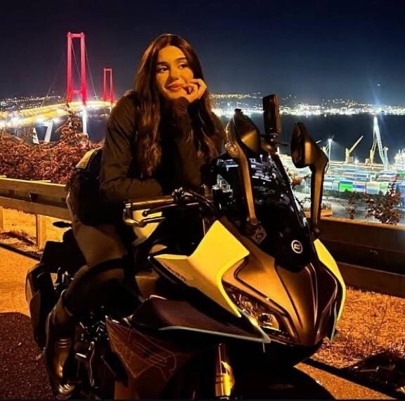 Joven influencer motociclista graba su propio accidente fatal en Turquía. Video
