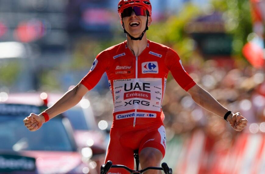 Pogačar destroza a sus rivales y vuela 50 kilómetros en solitario para ganar etapa 4 de La Vuelta