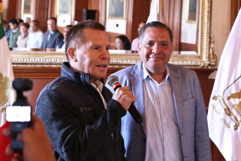 Julio César Chávez visita el Cabildo de #Toluca y recuerda su vínculo con la ciudad