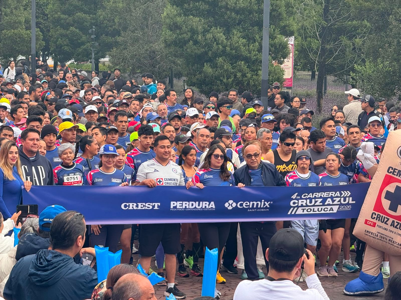 Más de mil 200 atletas participan en la cuarta Carrera Atlética del Corporativo Cruz Azul Toluca