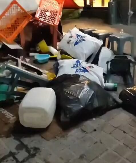 Vehículo arrolla puestos en la Feria de #Temoaya; casi linchan al responsable