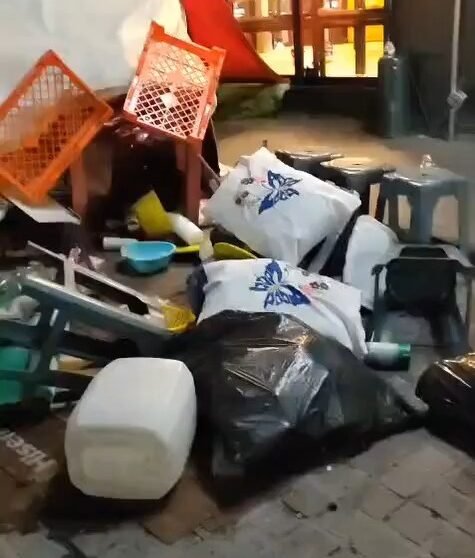 Vehículo arrolla puestos en la Feria de #Temoaya; casi linchan al responsable