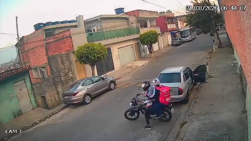 Automovilista atropella y mata a dos hombres que acababan de asaltarlo en São Paulo. Video