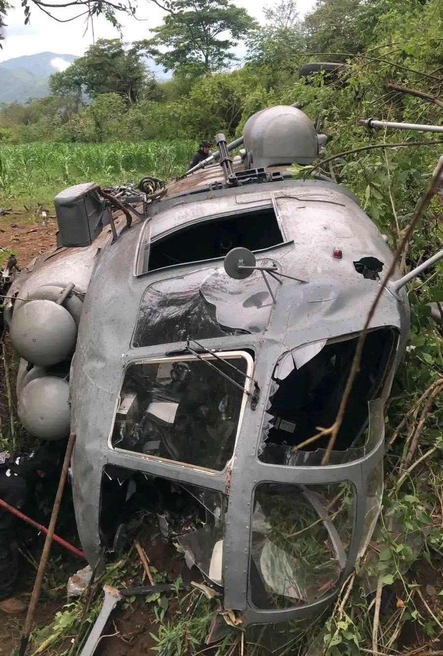 Se desploma helicóptero de la Marina en Jalisco; tres elementos resultan lesionados