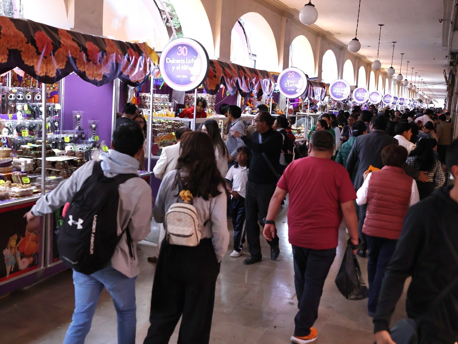 El Alfeñique más grande del mundo comienza a tomar forma en San Lázaro y terminará en Toluca