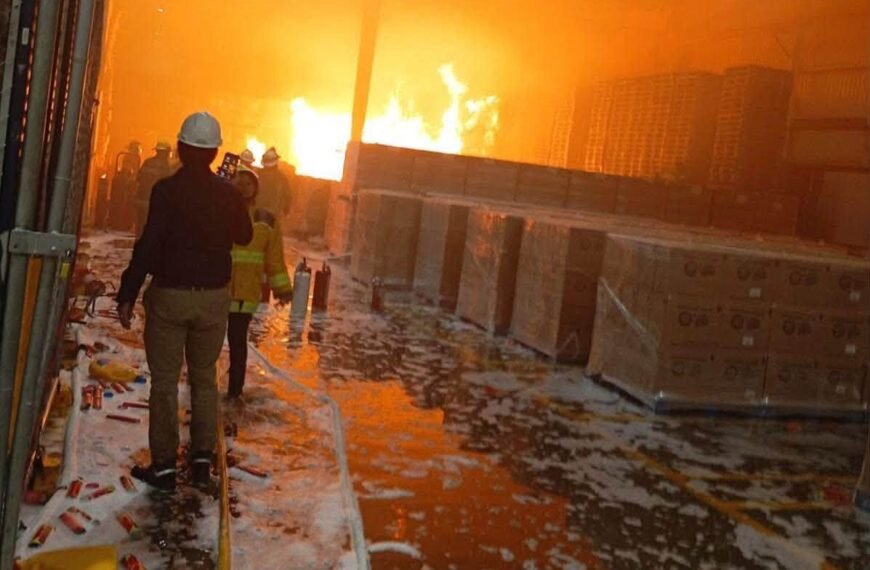 Fuerte incendio en nave industrial de Aerobal en #Lerma