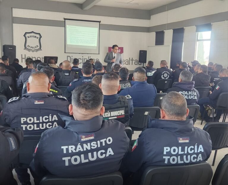 Policías de Toluca se capacitan para respetar labor de periodistas y defensores de derechos humanos
