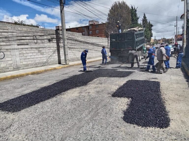Metepec avanza con bacheo y mantenimiento vial en distintos puntos del municipio