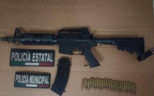 Detienen en San Antonio la Isla a joven con arma larga; investigan posible cobro de cuotas