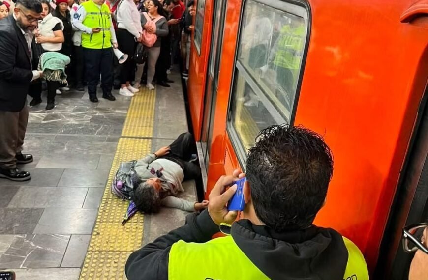 Mujer queda con el pie atrapado entre andén y vagón en Metro Pantitlán