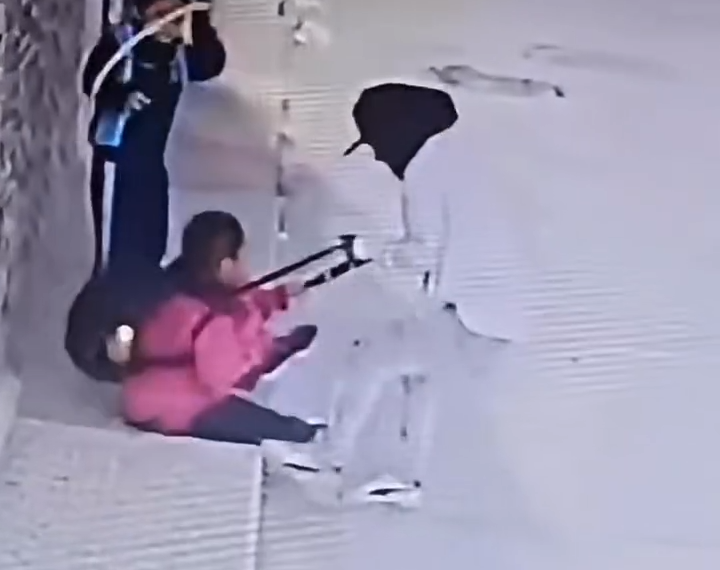 Niño defiende a su madre de atraco en Zumpango; buscan identificar a atacantes