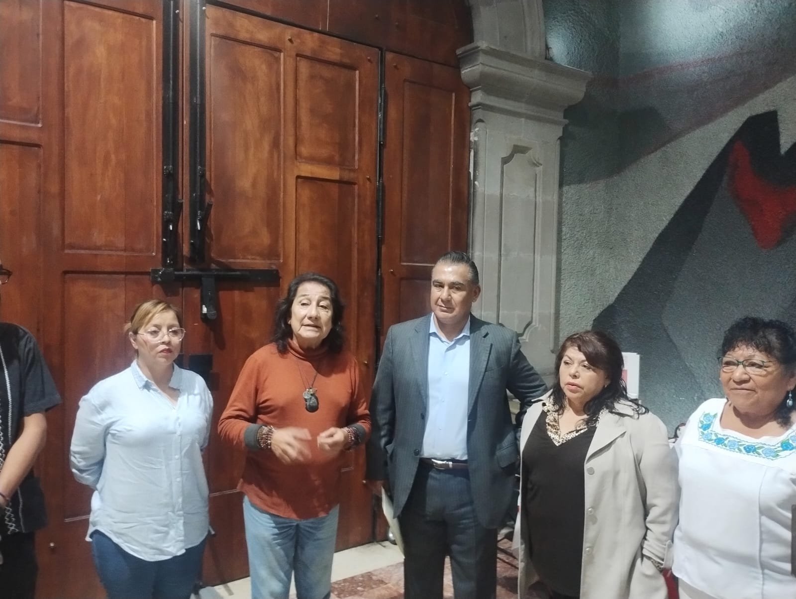 Promueve Octavio Martínez productos artesanales de Ecatepec