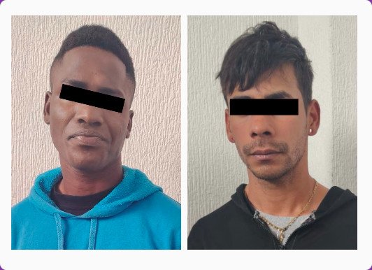 Detienen a dos cubanos por robo a transeúntes en motocicleta en Toluca