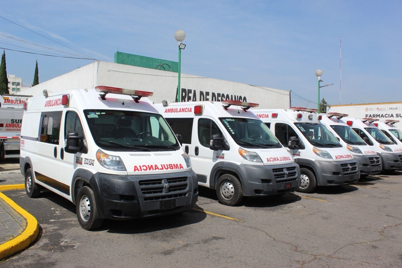 Entregan nuevas ambulancias a nueve municipios del Edoméx