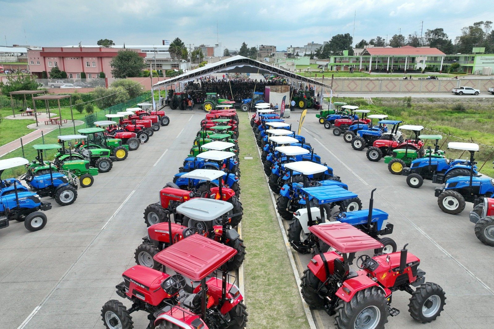 Gobierno mexiquense alcanza mil 103 tractores entregados en el Día del Impulso y Fortalecimiento del Campo