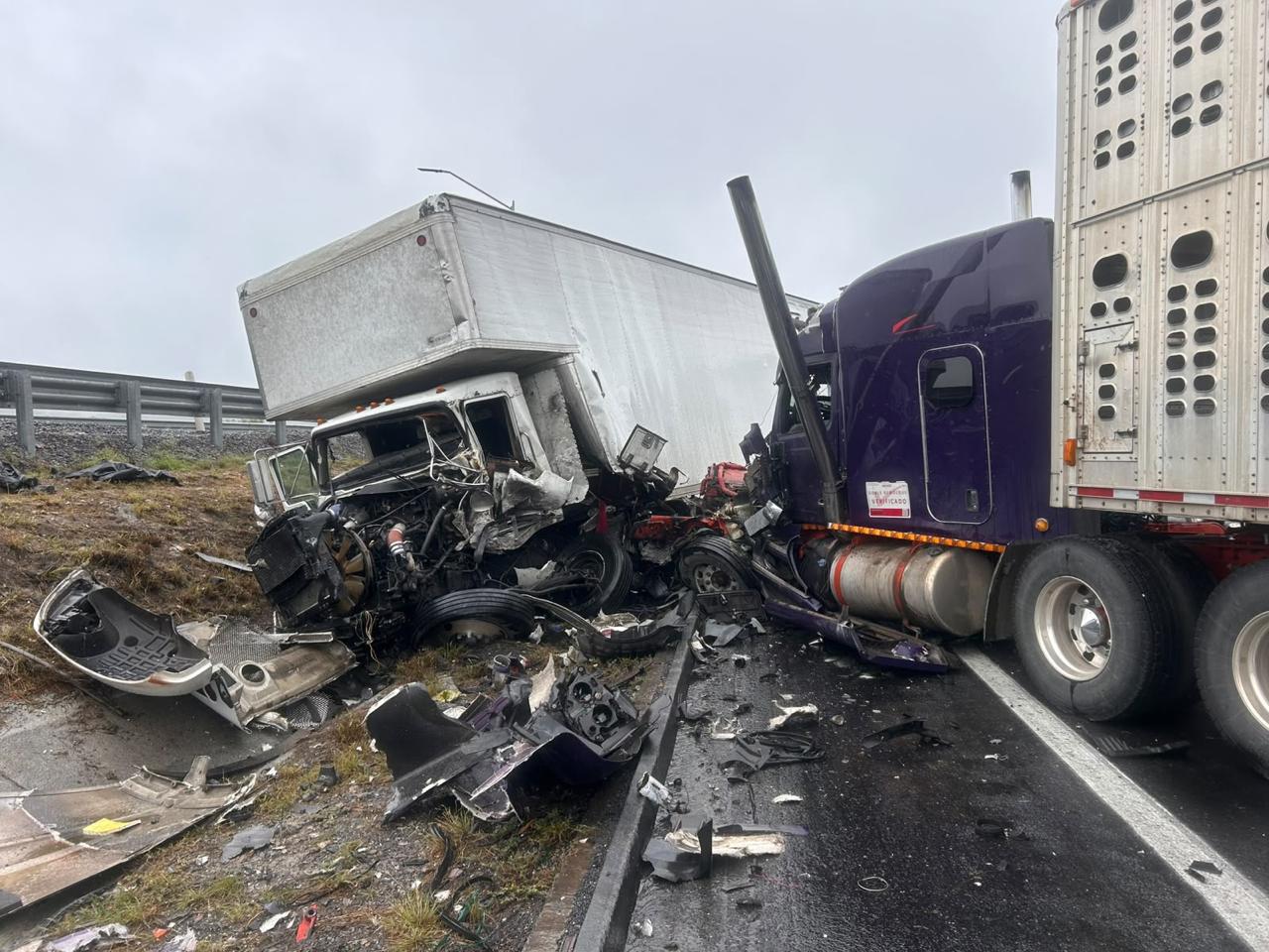 Trágico accidente en Coahuila por rebase imprudente en condiciones de lluvia. Video