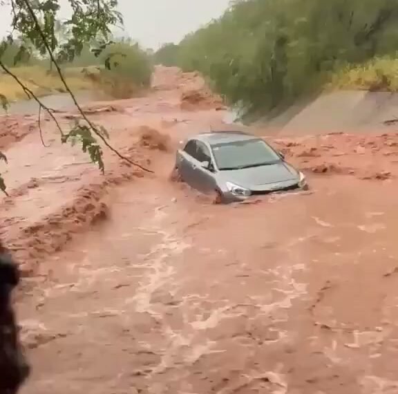 Lluvias torrenciales provocan inundaciones en Guaymas, Sonora