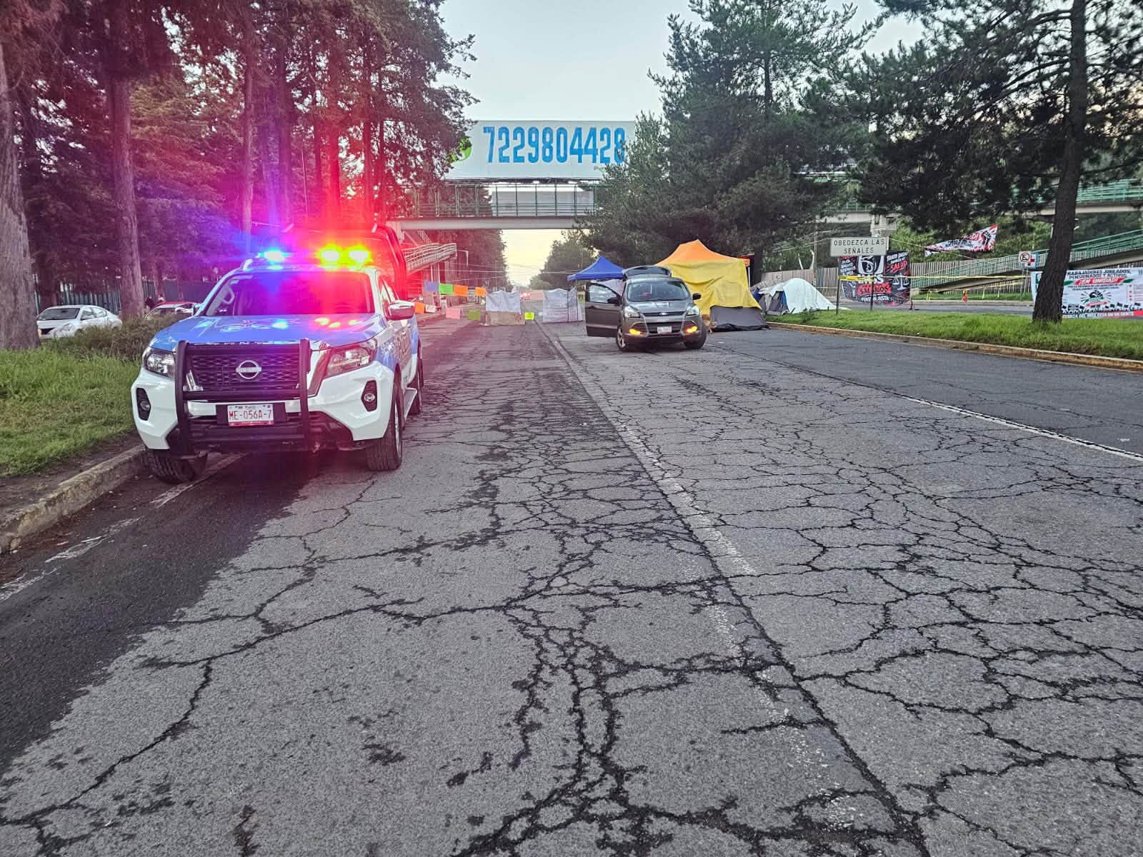 Continúa bloqueo del IMSS 251 en Metepec; avenida Tecnológico permanece cerrada
