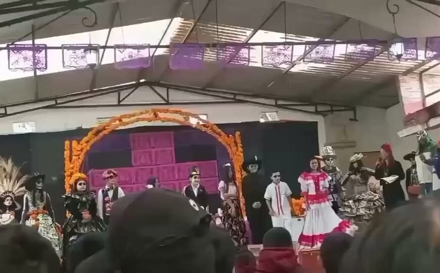 Niña sufre graves quemaduras al incendiarse su disfraz de hojas de tamal en Hidalgo