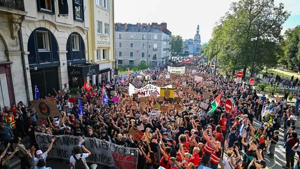 La revuelta estudiantil francesa se propaga a gran parte de Europa