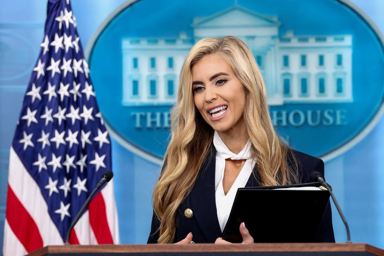 Trump despide a su nueva vocera tras cinco días y polémico debut