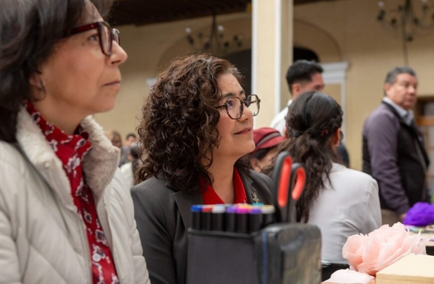 Cuidar y ser cuidado: UAEMéx reúne a jóvenes y adultos mayores en un diálogo sobre paz y corresponsabilidad