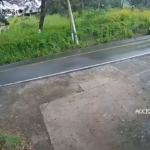 Taxi y motociclista se accidentan en la misma curva de la Valle de Bravo–Amanalco. Video Project - Oct 20, 03_21 PM - 1