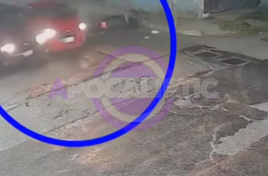 Motociclista grave tras choque frontal en #Ecatepec; buscan al conductor responsable, quien huyó. Video