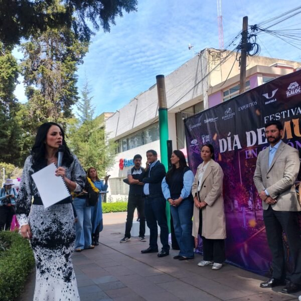 Con exposición de diez xoloitzcuintles inicia el Festival del Alfeñique en Paseo Colón de Toluca