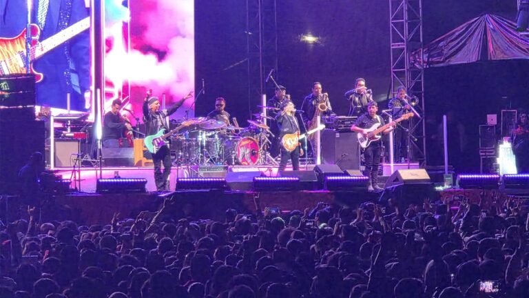 El Haragán y Compañía convierte la Explanada del Mercado Juárez en un coro de rock urbano