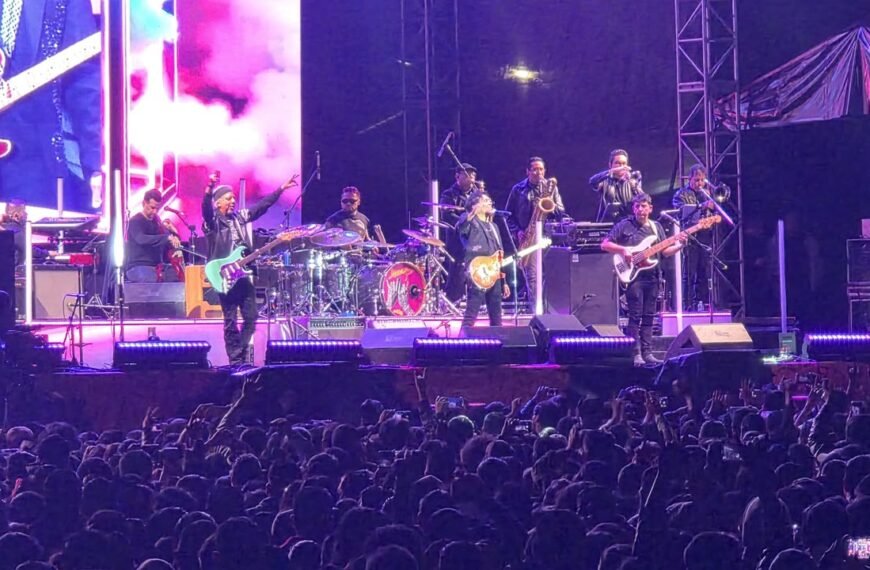 El Haragán y Compañía convierte la Explanada del Mercado Juárez en un coro de rock urbano