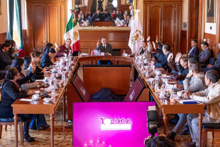 Cabildo de Toluca realiza sesión extraordinaria