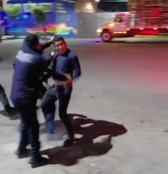 Violentas agresiones policiales a transportistas en Teoloyucan; responden con toma de casetas