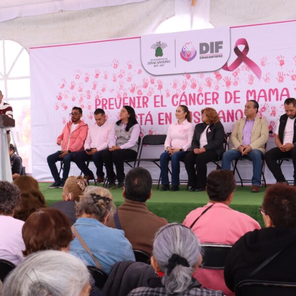 Zinacantepec entrega apoyos a mujeres con cáncer de mama durante jornada de salud
