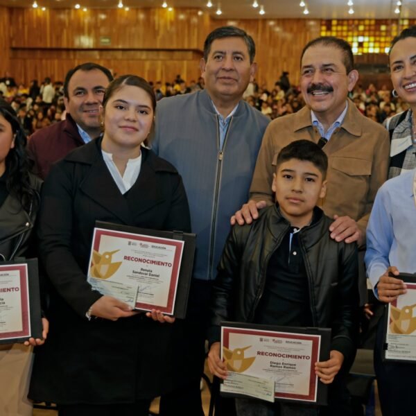 Gobierno del Edoméx reporta inversión de más de 2 mil 204 mdp en becas educativas